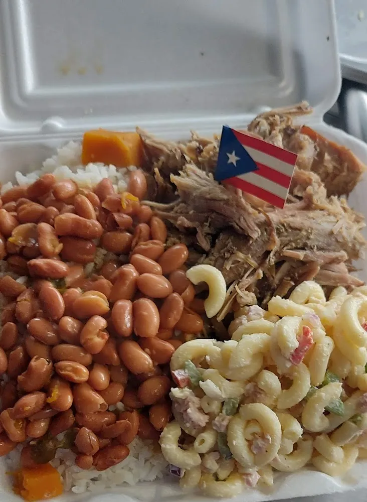 Arroz Blanco Con Habichuelas Pernil Y Ensalada De Code